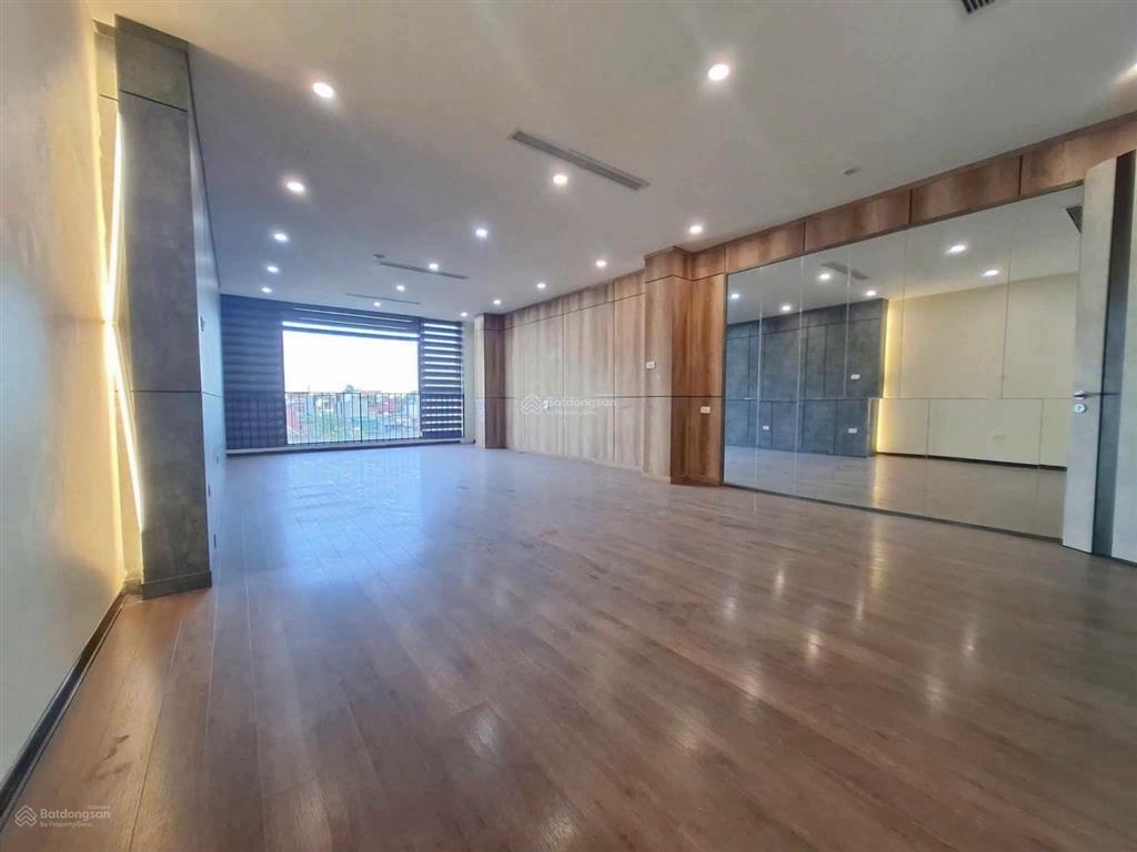 Cho thuê tòa nhà kinh doanh văn phòng 7 tầng thang máy, nguyễn sơn 100m2  có hầm để xe  55tr/th