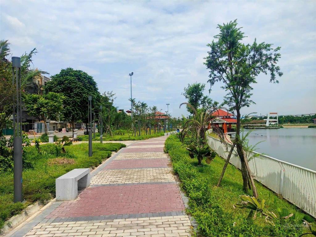 Bán gấp đất tđc ngọc thụy trung tâm bồ đề  đường ô tô tránh chạy vòng quanh  50m2  14.8 tỷ