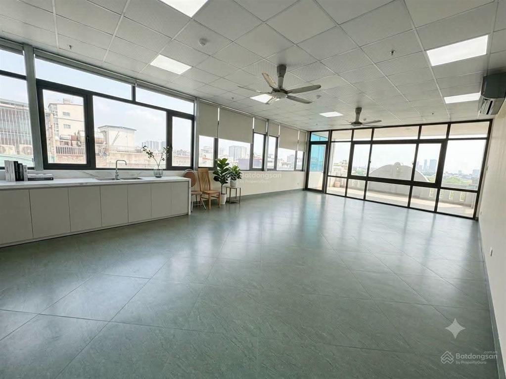 Cho thuê tòa nhà mặt phố hồng tiến kinh doanh lô góc làm thương hiệu siêu đẹp  đủ pccc  78tr/th