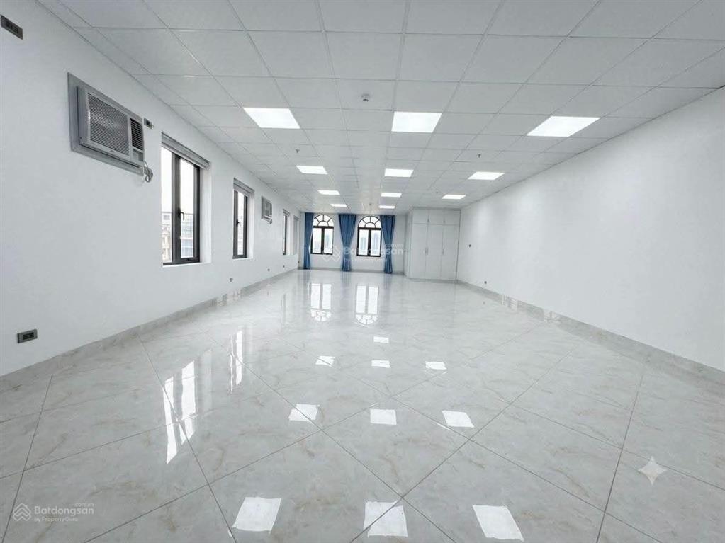 Cho thuê tòa nhà mặt phố hồng tiến kinh doanh lô góc làm thương hiệu siêu đẹp  đủ pccc  78tr/th