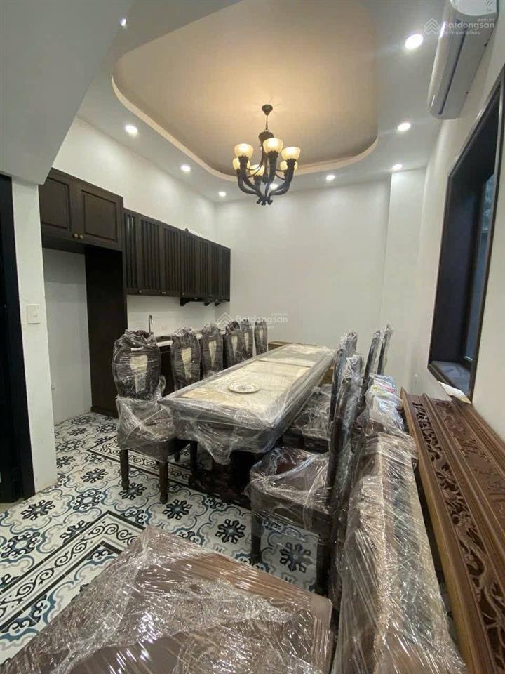 Cho thuê nhà mặt phố ngọc thụy, long biên  kinh doanh đa dạng, văn phòng. dt 80m2  18 triệu 