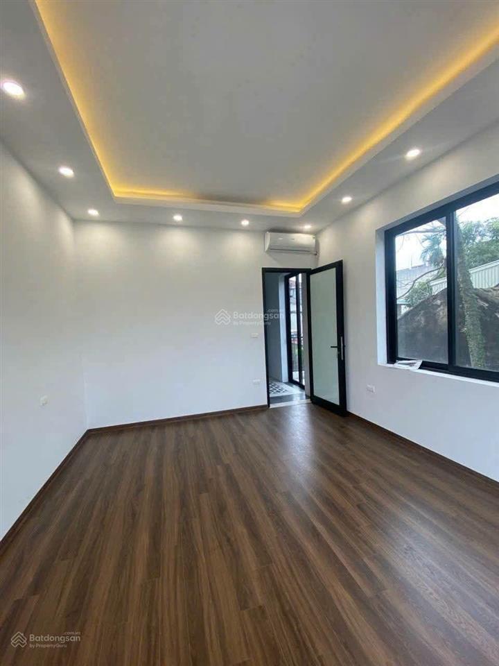 Cho thuê nhà mặt phố ngọc thụy, long biên  kinh doanh đa dạng, văn phòng. dt 80m2  18 triệu 