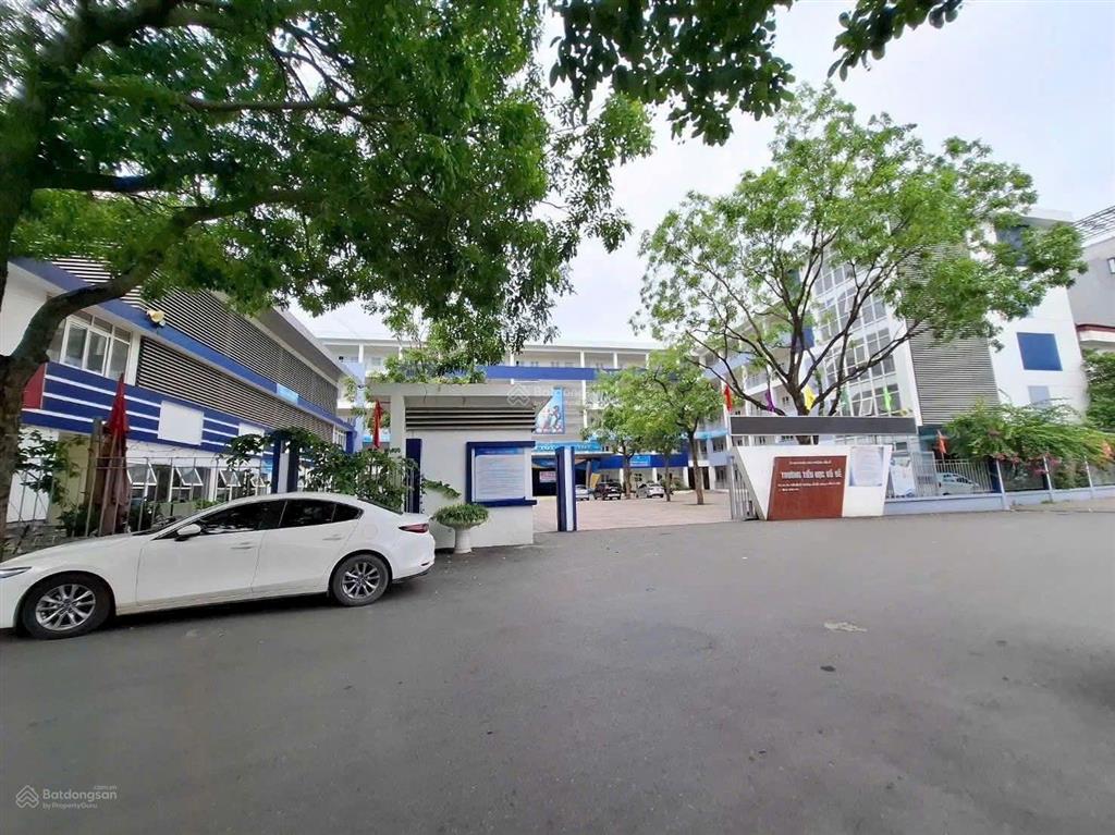 Bán nhà 5 tầng phố bồ đề  ngõ thông  ô tô 45m2  giá 12.9 tỷ bao thuế phí sang tên