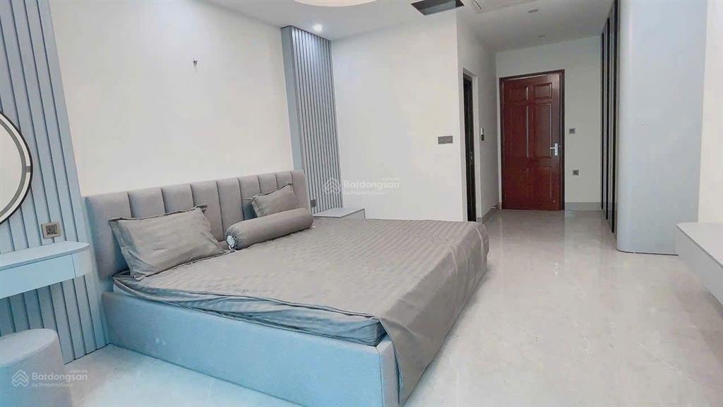Bán nhà 7 tầng thang máy  bồ đề, lb  11 pn khép kín vừa ở vừa kd  ngay cổng trường wellspring