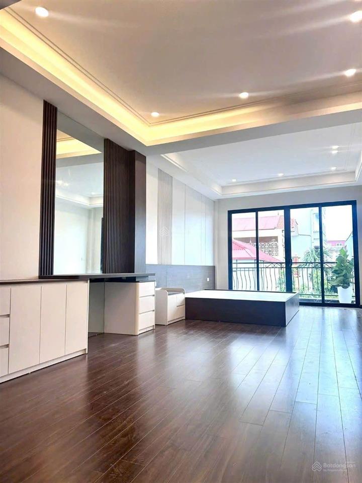 Bán nhà phân lô phố vip nguyễn sơn, lb đường vỉa hè ô tô dừng đỗ  7 tầng thang máy  2 thoáng  kd