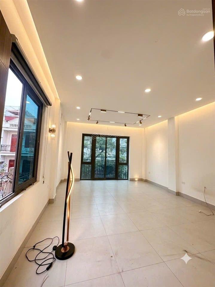 Bán nhà mặt phố, lô góc  hoàng như tiếp  ái mộ  vỉa hè rộng, ô tô dừng đỗ kinh doanh nhộn nhịp