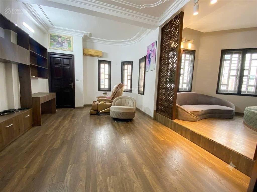 Cho thuê nhà ngọc thụy, long biên ở & làm văn phòng  dt 65m2 x 4 tầng  ô tô dừng đỗ ngày đêm