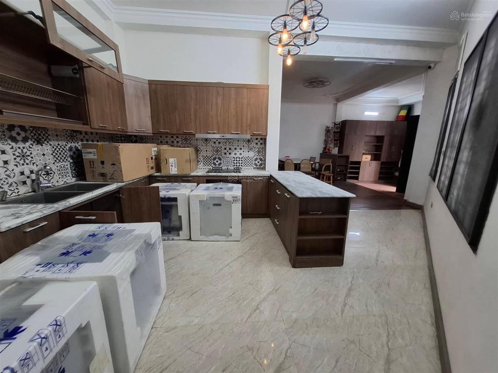 Cho thuê nhà ngọc thụy, long biên ở & làm văn phòng  dt 65m2 x 4 tầng  ô tô dừng đỗ ngày đêm