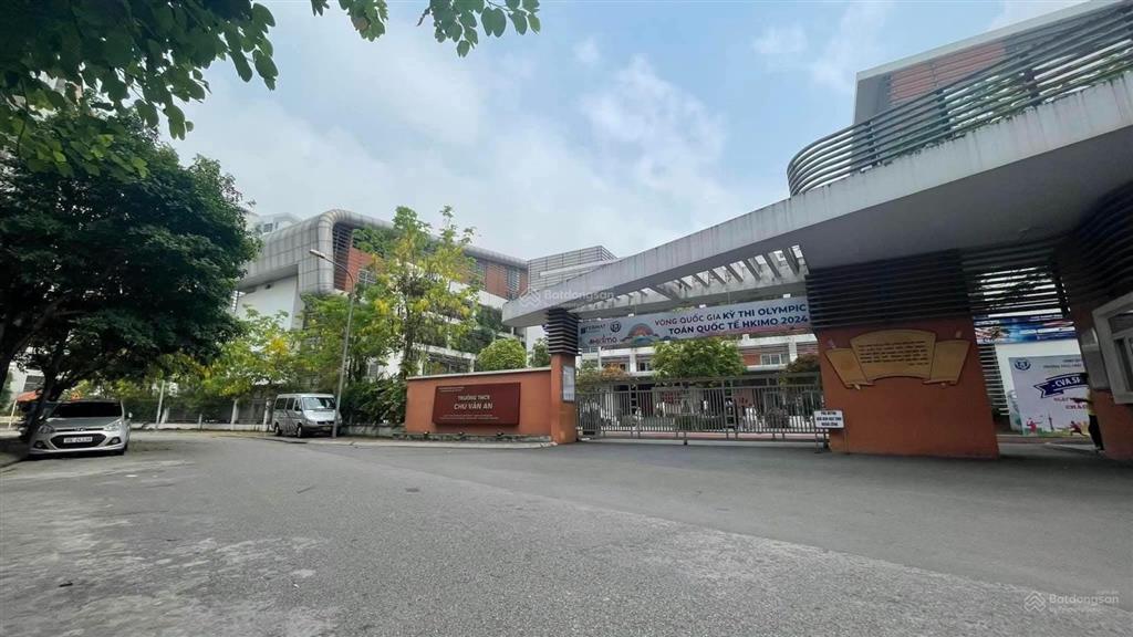 Cho thuê tòa nhà dt 100m2  7 tầng thang máy, đủ pccc, giang biên, gần trường chu văn an, kd làm vp