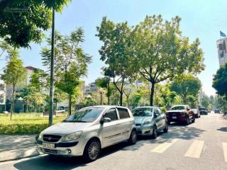 Cho thuê tòa nhà dt 100m2  7 tầng thang máy, đủ pccc, giang biên, gần trường chu văn an, kd làm vp