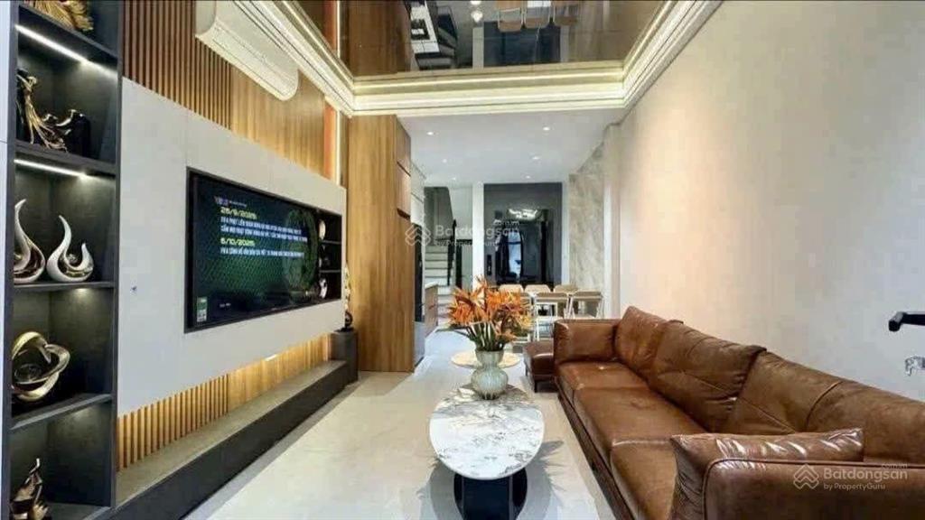 Cho thuê nhà bồ đề, lb ô tô đỗ cửa, dt 45m2  6 tầng  thang máy, full nội thất mới đẹp như ảnh