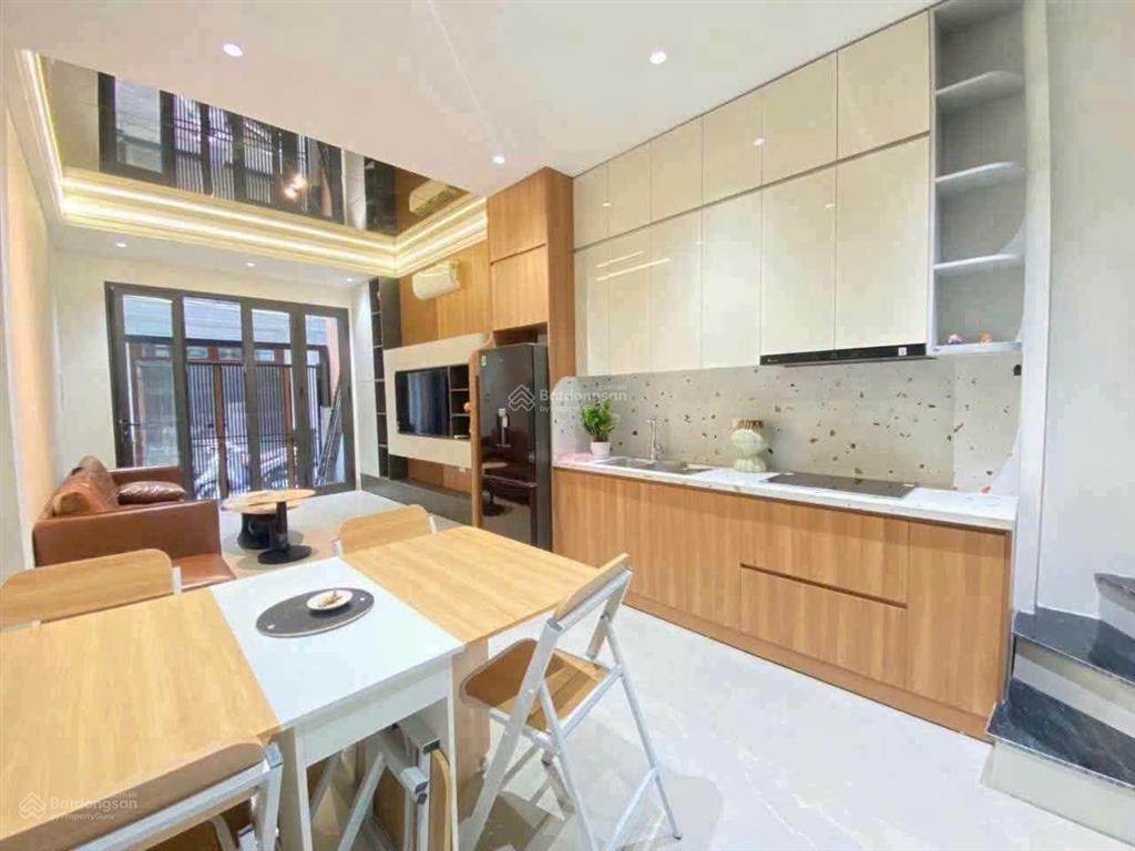Cho thuê nhà bồ đề, lb ô tô đỗ cửa, dt 45m2  6 tầng  thang máy, full nội thất mới đẹp như ảnh