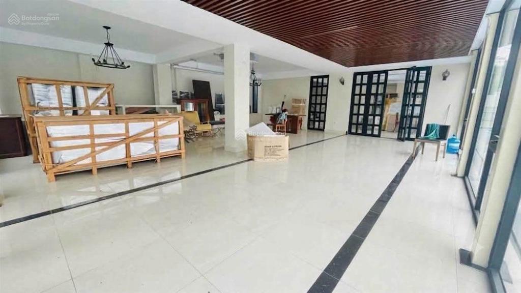 Cho thuê biệt thự sân vườn tại ngọc thụy  lb, dt 1800m2  46tr  làm khu nghỉ dưỡng  sống khỏe