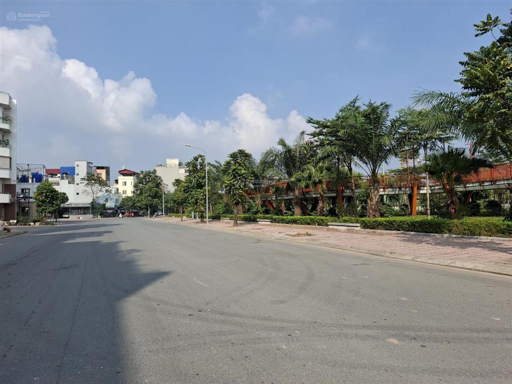 Bán đất dt 80m2  hoa hậu tđc ngọc thụy  view công viên  đường 25m có vỉa hè rộng