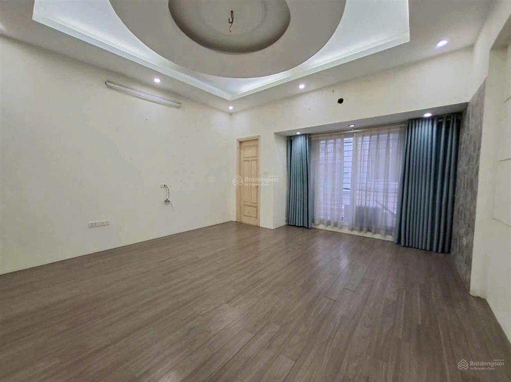 Bán nhà đẹp bồ đề, long biên 45m2 x 5 tầng, ô tô thông, mt 4.5m, hướng đông nam
