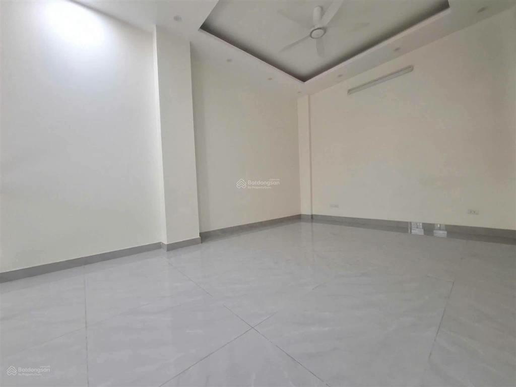 Cho thuê mặt bằng tầng 1 ngõ 158 phố nguyễn sơn kinh doanh đa dạng  dt 60m2  9,5 triệu