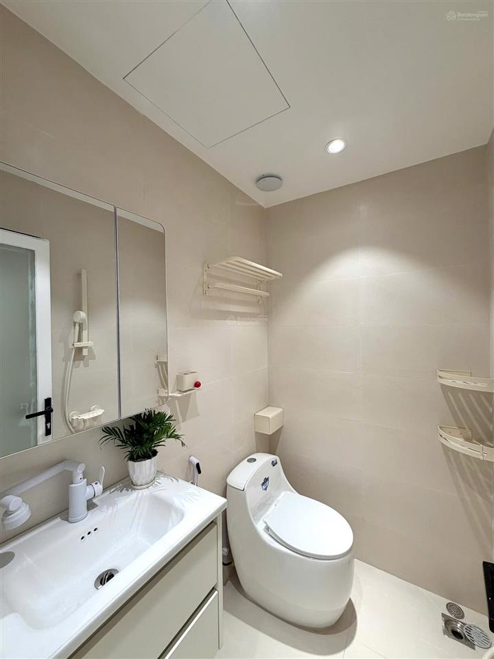 Kiều trinh  chủ gửi bán căn xéo biển 1424 (tầng 14 số 24 toà oc1b) giá 3 tỷ 280