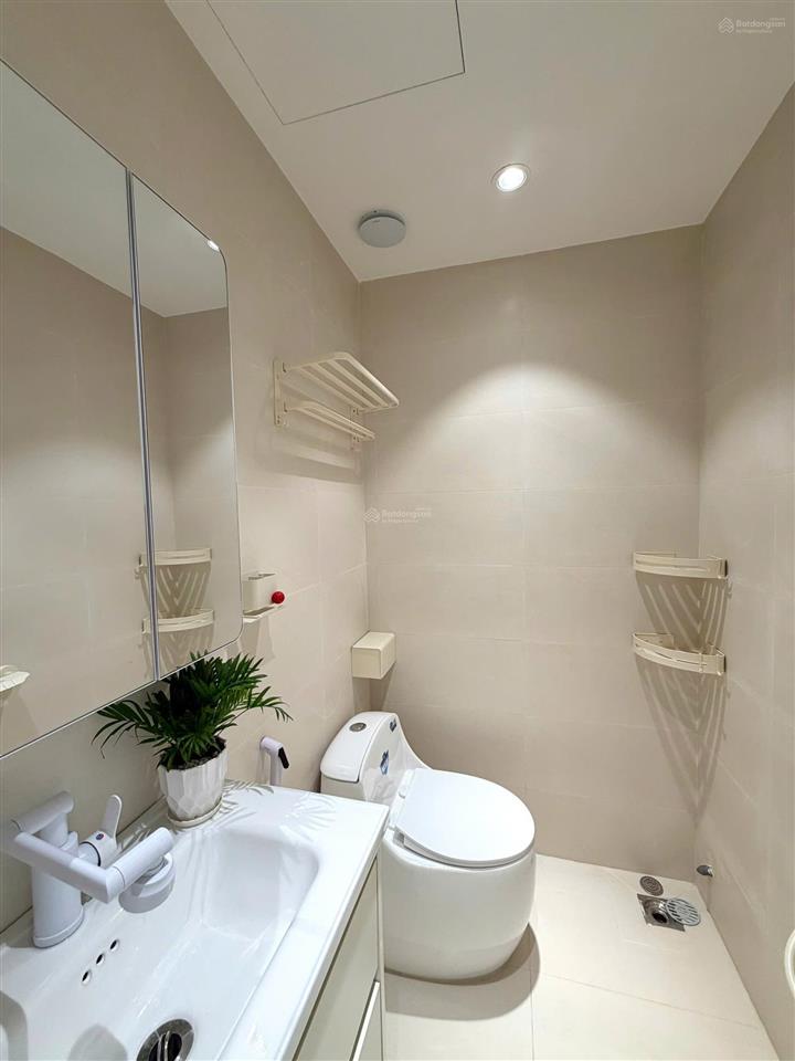 Kiều trinh  chủ gửi bán căn xéo biển 1424 (tầng 14 số 24 toà oc1b) giá 3 tỷ 280