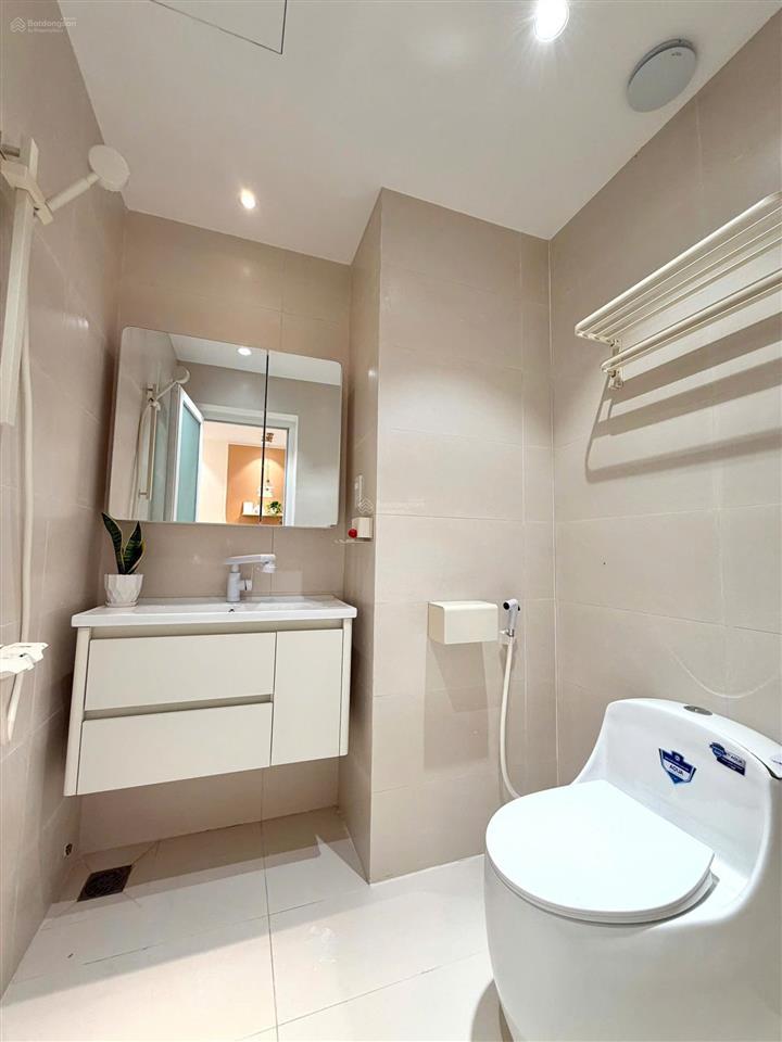 Kiều trinh  chủ gửi bán căn xéo biển 1424 (tầng 14 số 24 toà oc1b) giá 3 tỷ 280