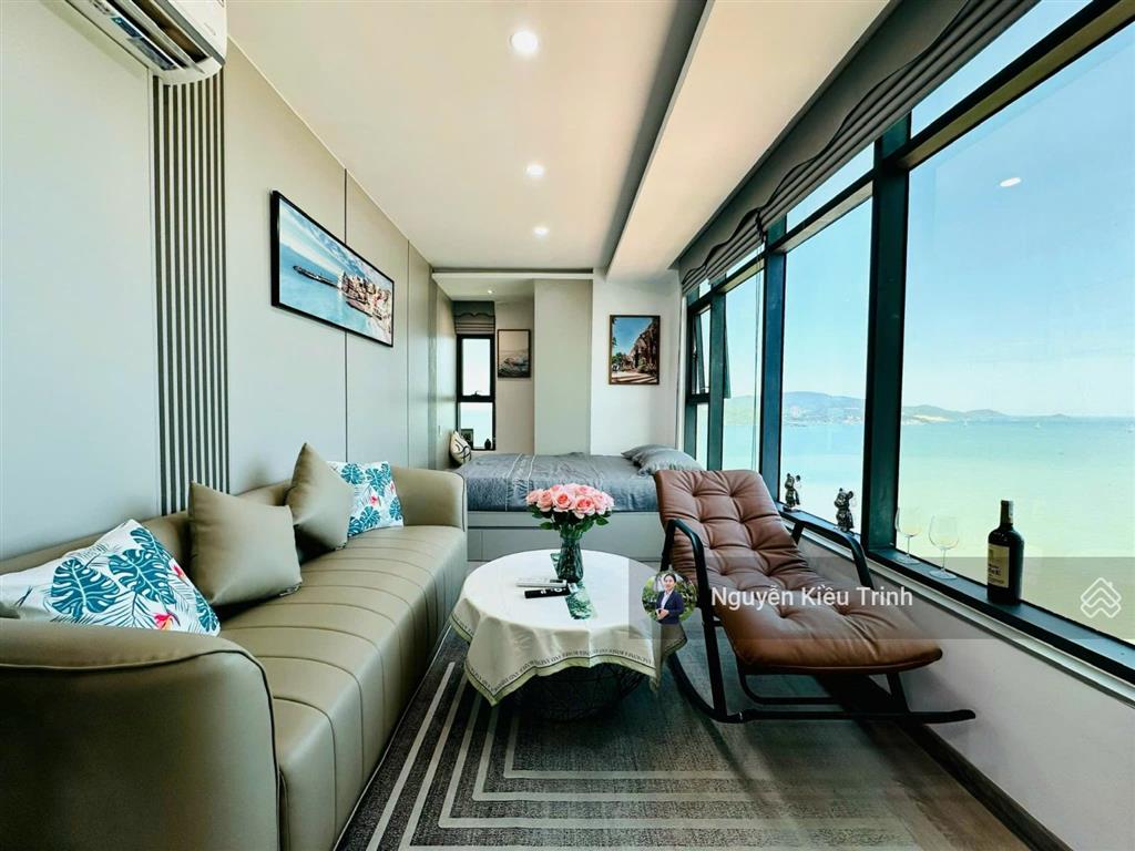 Đặc biệt  căn góc view biển đẹp xuất sắc, 45m2, nội thất đẹp, cho thuê 20tr/th