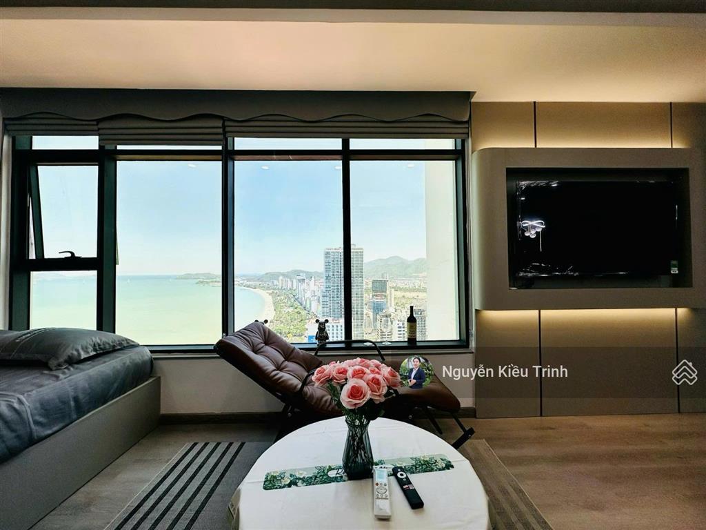 Đặc biệt  căn góc view biển đẹp xuất sắc, 45m2, nội thất đẹp, cho thuê 20tr/th