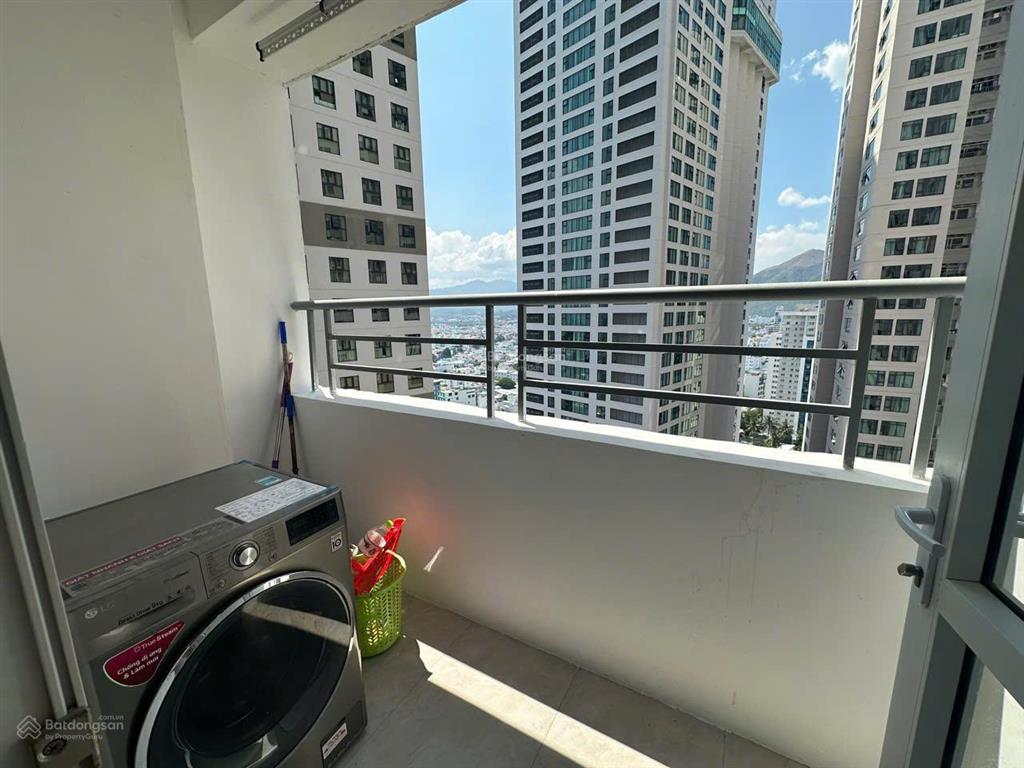 Kiều trinh  chủ cần bán nhanh căn 2306 toà oc2a, nội thất mới, view biển, 2.85 tỷ bao hết