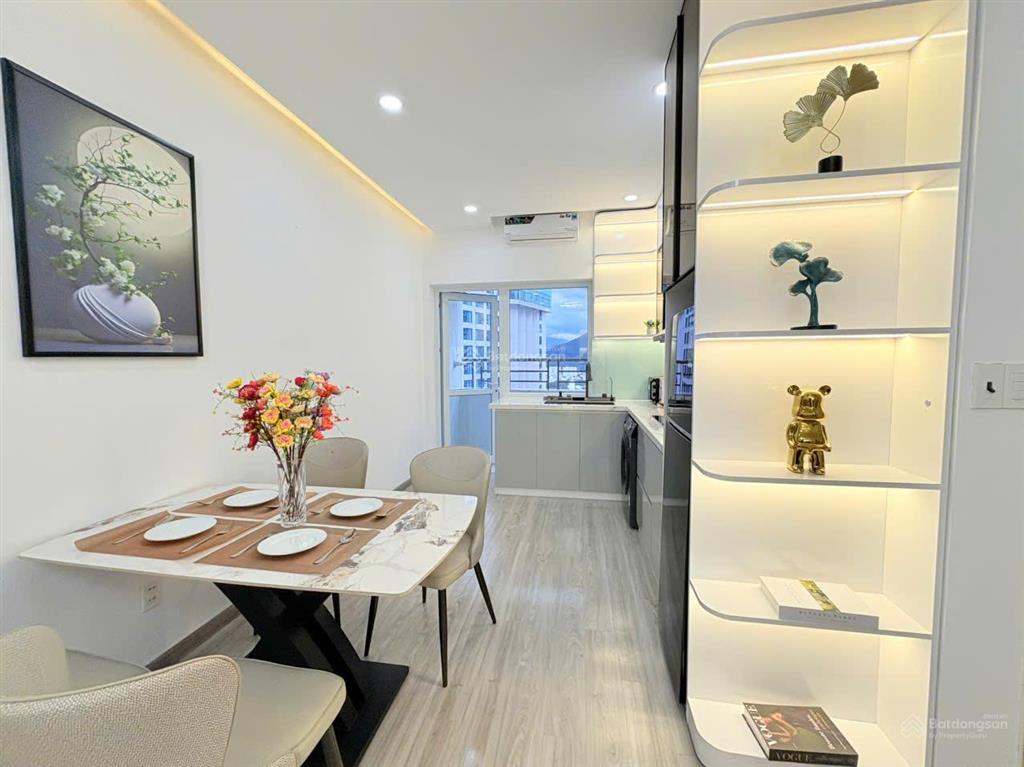 Kiều trinh  căn hộ view biển nội thất mới toà oc2a giá 3.250 tỷ, view thoáng, nội thất mới ở ngay