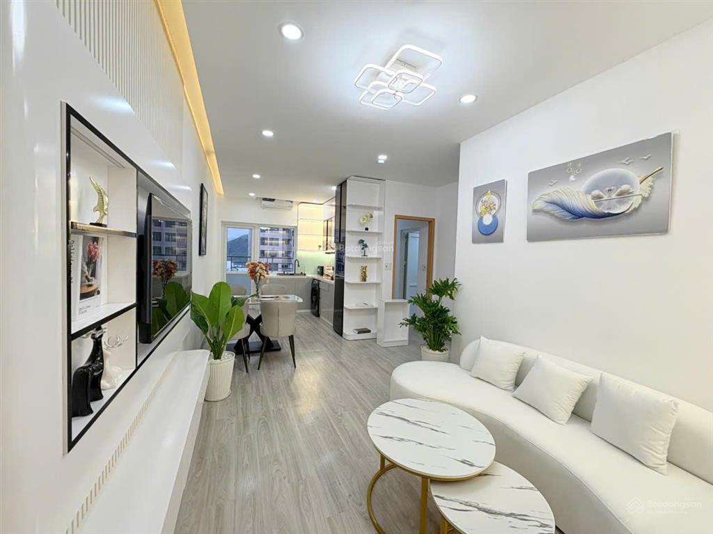 Kiều trinh  căn hộ view biển nội thất mới toà oc2a giá 3.250 tỷ, view thoáng, nội thất mới ở ngay