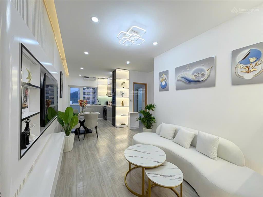 Kiều trinh  căn hộ view biển nội thất mới toà oc2a giá 3.250 tỷ, view thoáng, nội thất mới ở ngay