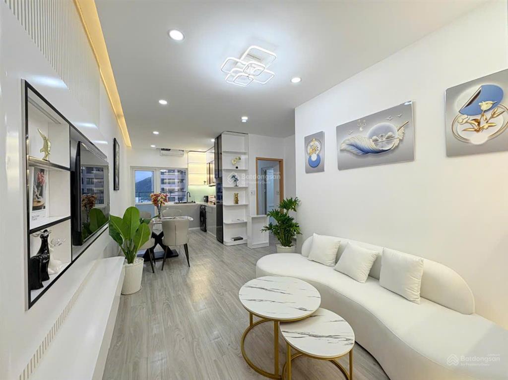 Kiều trinh  căn hộ view biển nội thất mới toà oc2a giá 3.250 tỷ, view thoáng, nội thất mới ở ngay