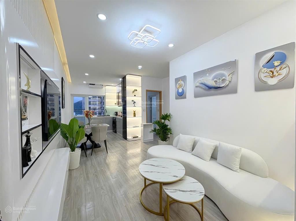 Kiều trinh  căn hộ view biển nội thất mới toà oc2a giá 3.250 tỷ, view thoáng, nội thất mới ở ngay