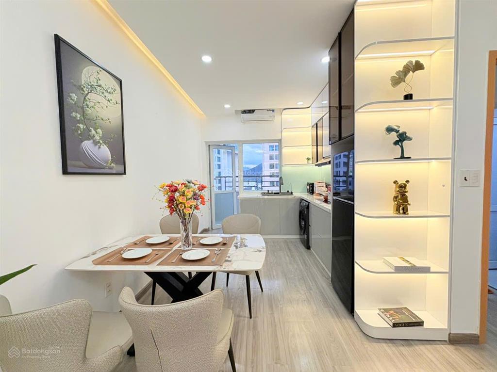 Kiều trinh  căn hộ view biển nội thất mới toà oc2a giá 3.250 tỷ, view thoáng, nội thất mới ở ngay
