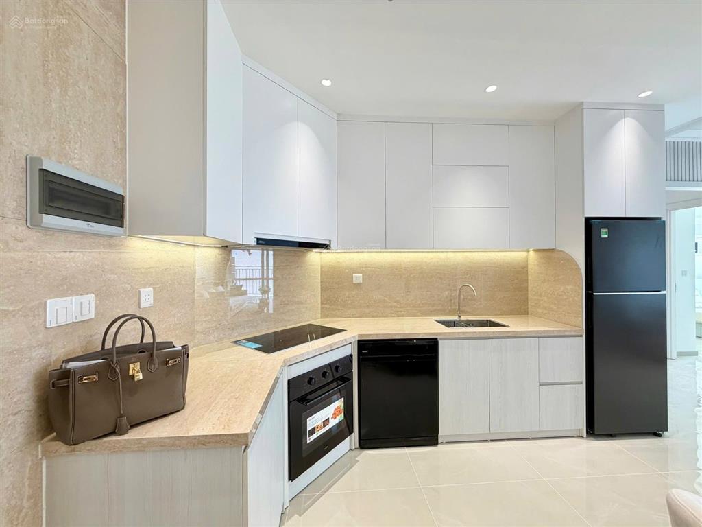 Kiều trinh  căn hộ vip tầng cao giá mềm hiếm có 3220 (căn khe biển oc3)