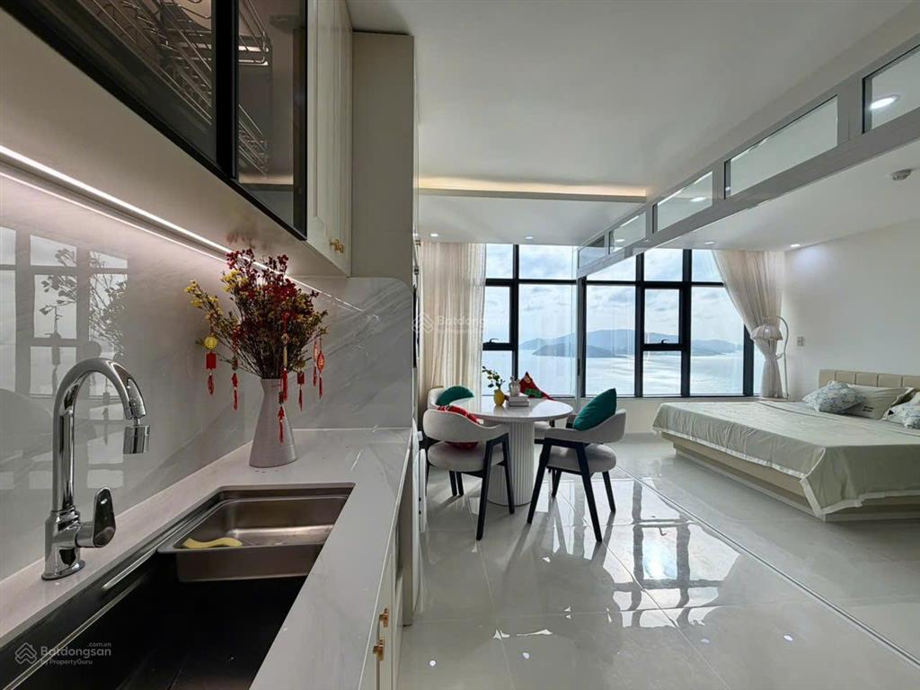 Kiều trinh  giá chỉ 3 tỷ 550 triệu quá tốt cho một căn hộ view biển, nhà đẹp, nội thất đầy đủ