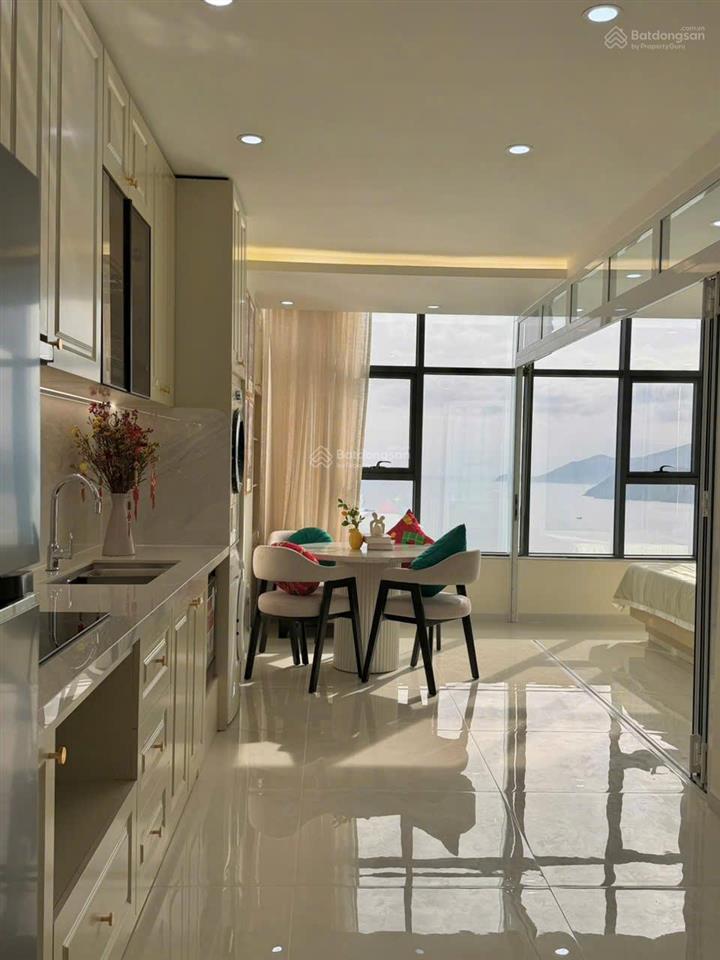 Kiều trinh  giá chỉ 3 tỷ 550 triệu quá tốt cho một căn hộ view biển, nhà đẹp, nội thất đầy đủ