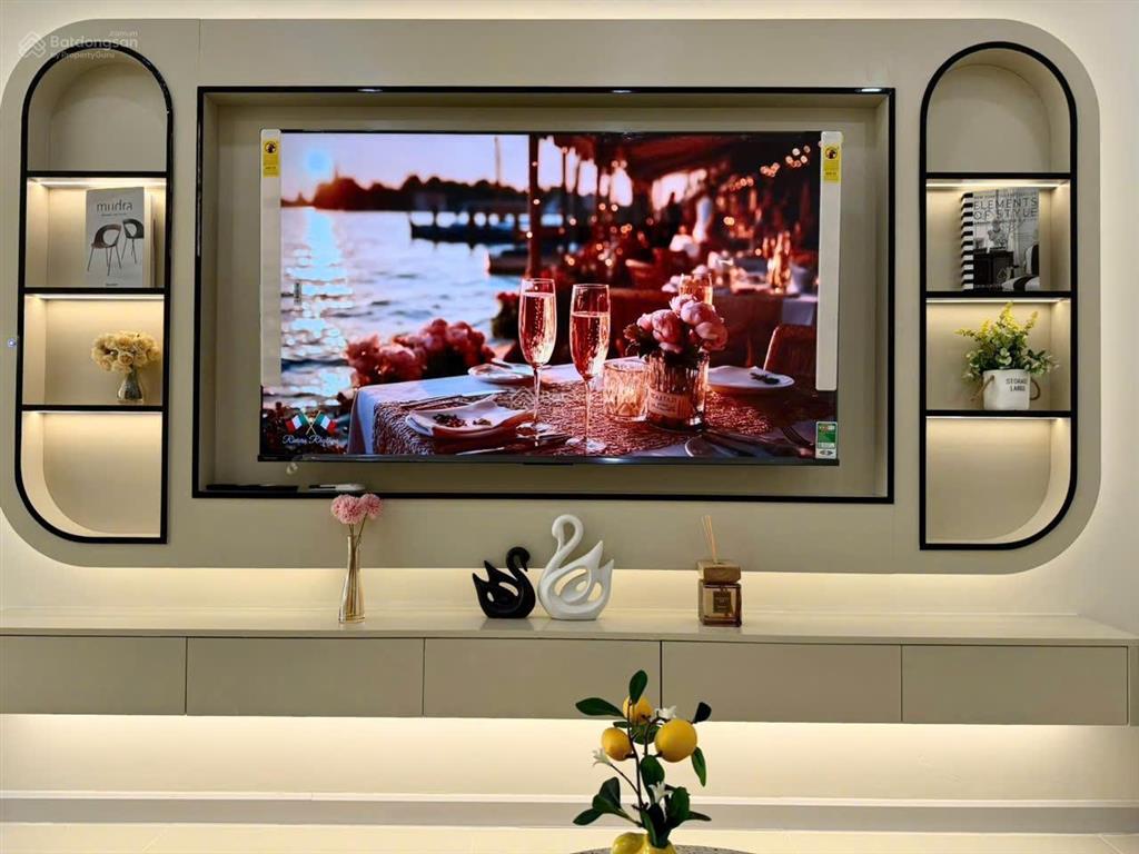 Kiều trinh  giá chỉ 3 tỷ 550 triệu quá tốt cho một căn hộ view biển, nhà đẹp, nội thất đầy đủ
