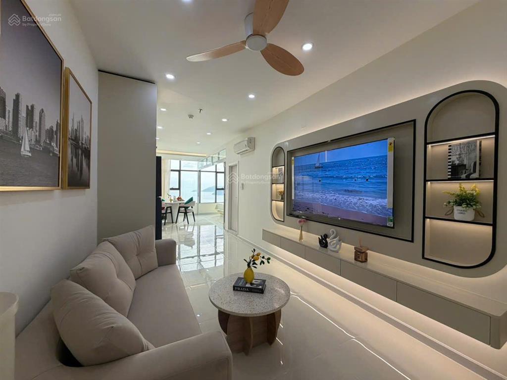 Kiều trinh  giá chỉ 3 tỷ 550 triệu quá tốt cho một căn hộ view biển, nhà đẹp, nội thất đầy đủ
