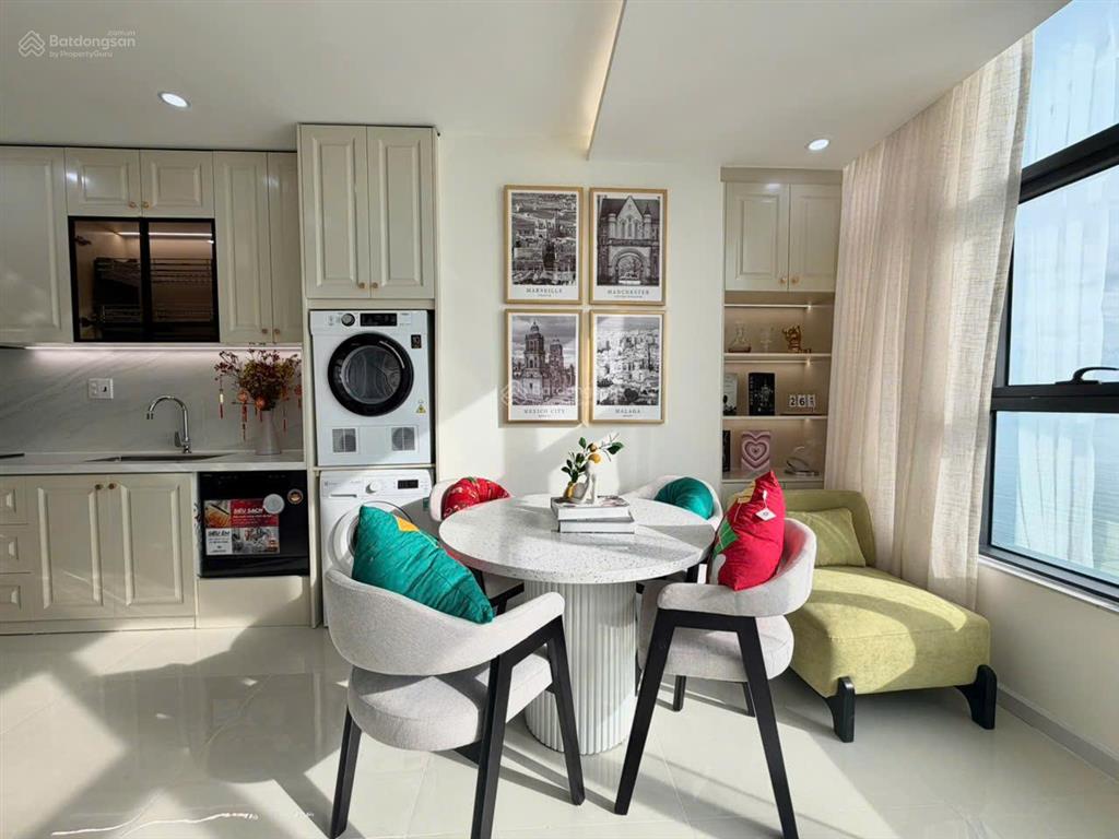 Kiều trinh  giá chỉ 3 tỷ 550 triệu quá tốt cho một căn hộ view biển, nhà đẹp, nội thất đầy đủ