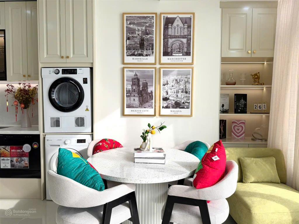 Kiều trinh  giá chỉ 3 tỷ 550 triệu quá tốt cho một căn hộ view biển, nhà đẹp, nội thất đầy đủ