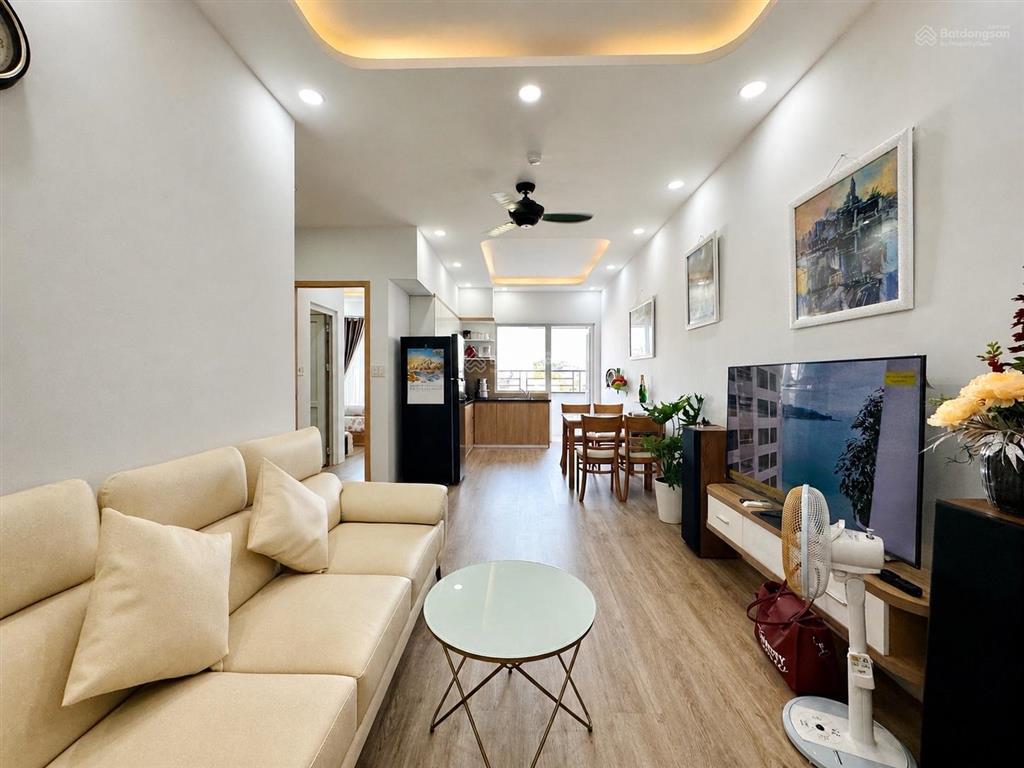 Kiều trinh  bán ch 620  tầng 6  tòa oc2a, view xéo biển hòn chồng, hướng đn mát quanh năm