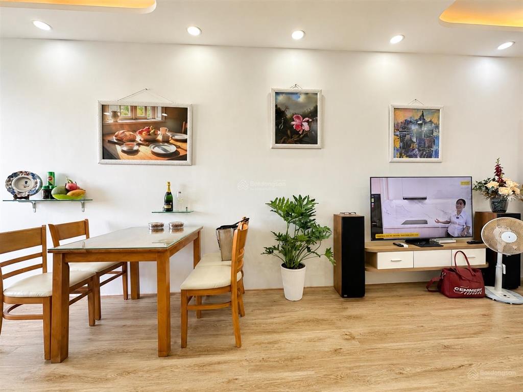 Kiều trinh  bán ch 620  tầng 6  tòa oc2a, view xéo biển hòn chồng, hướng đn mát quanh năm
