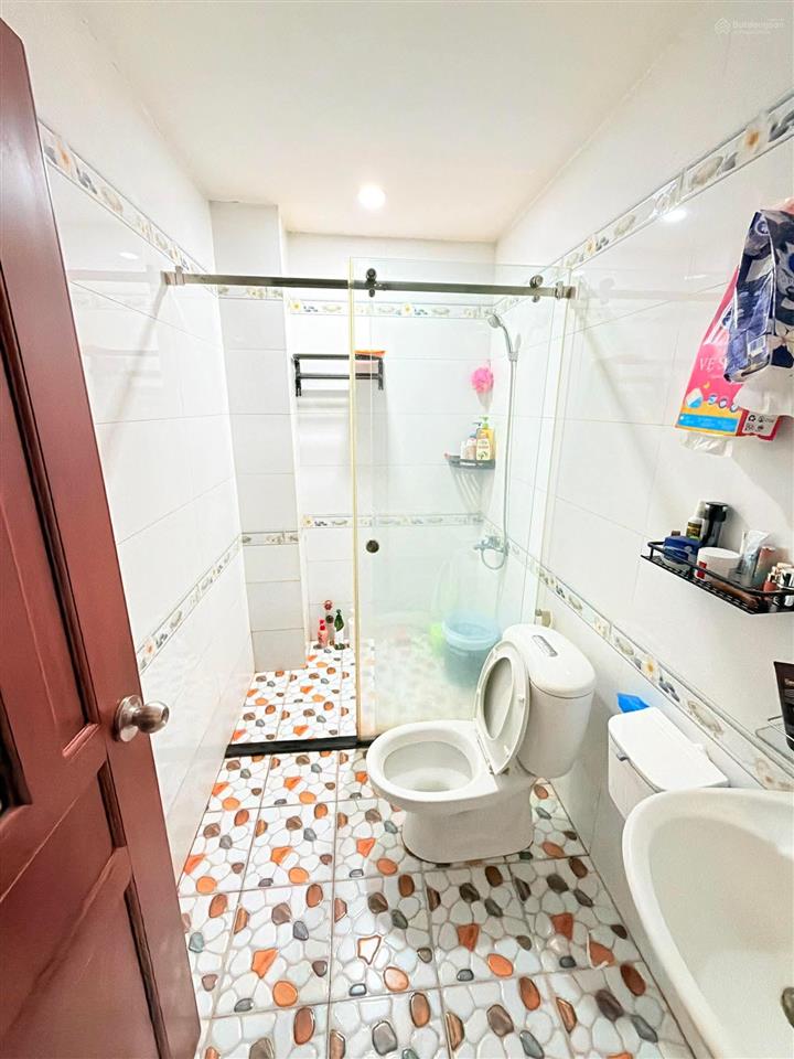 Bán nhà mặt tiền kd mã lò, gần khu tên lửa. 5mx17m, tầng trệt cho thuê 240tr/năm.