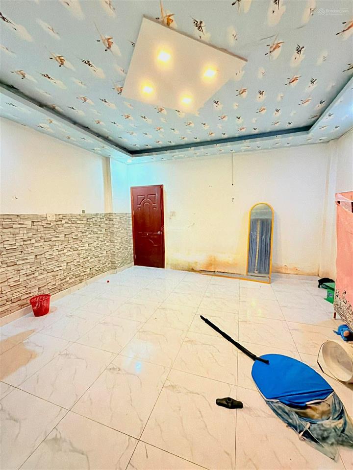 Bán nhà mặt tiền kd mã lò, gần khu tên lửa. 5mx17m, tầng trệt cho thuê 240tr/năm.