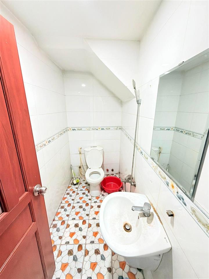 Bán nhà mặt tiền kd mã lò, gần khu tên lửa. 5mx17m, tầng trệt cho thuê 240tr/năm.