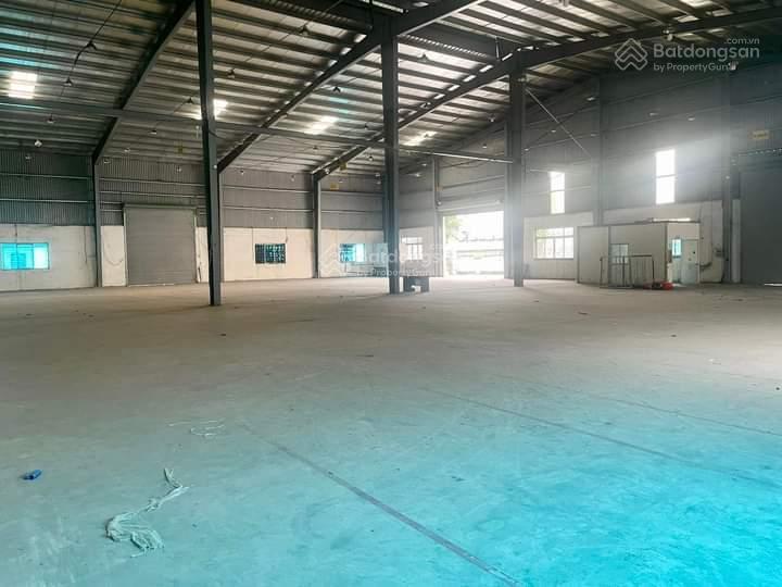 Cho thuê 3000m2 kho văn tiến dũng, bắc từ liêm, xe cont vào, có pccc, giá 100k/m2.  0965 730 ***
