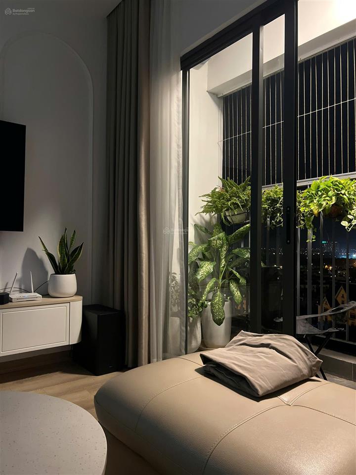 Chính chủ cho thuê căn hope phúc đồng  view biệt thự vinhomes riverside  bc đông nam. 70m2, 2pn