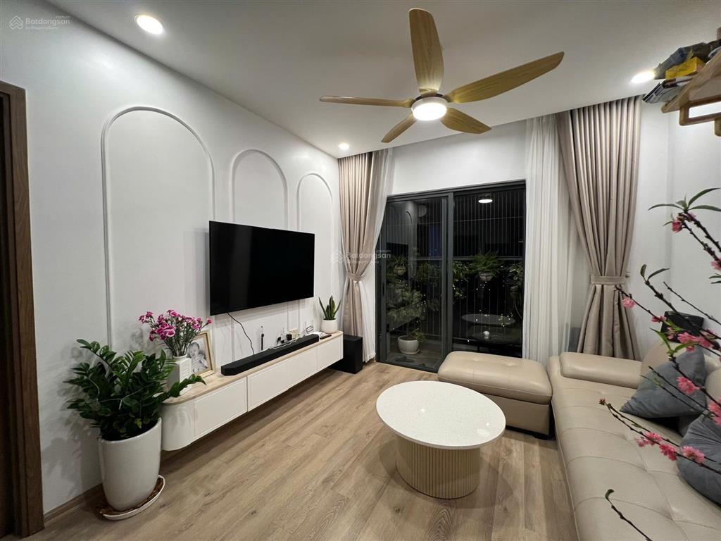 Chính chủ cho thuê căn hope phúc đồng  view biệt thự vinhomes riverside  bc đông nam. 70m2, 2pn