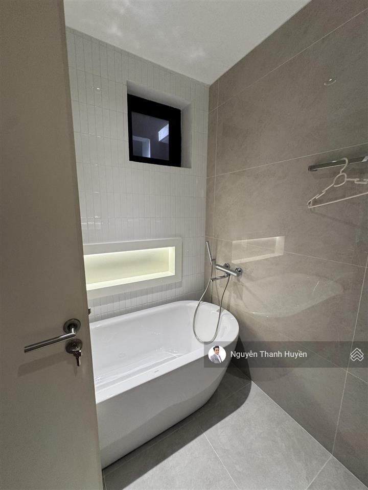 Tôi cần bán lại căn hộ 4pn 161m2 nhà mới chưa sử dụng tại the diamond residence 25 lê văn lương