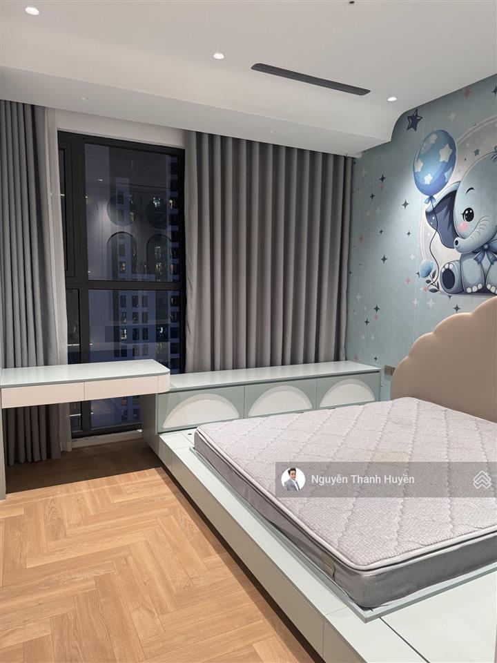 Do chuyển đổi công tác cần bán lại căn hộ 3pn+1 151m2 dự án brg diamond residence lê văn lương