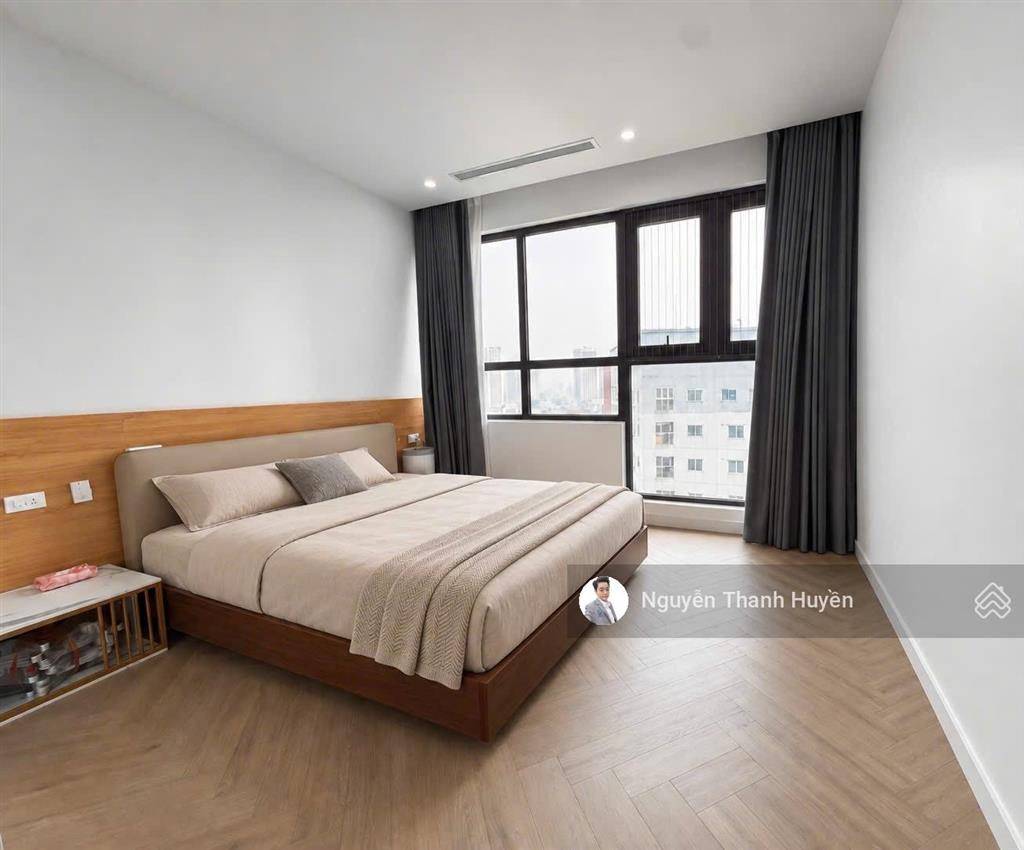 Tôi thiện chí bán lại căn hộ góc 4pn dt 161m2 brg diamond residence lê văn lương tầng vip hướng đn